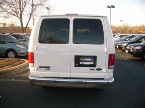 Ford Econoline Wagon 2011 photo 4