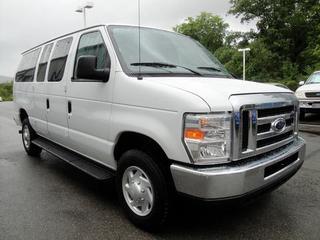Ford Econoline Wagon 2011 photo 4
