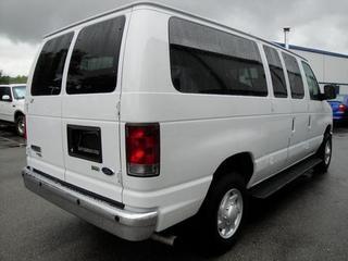 Ford Econoline Wagon 2011 photo 5