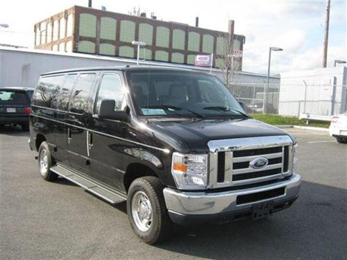 Ford Econoline Wagon 2011 photo 2