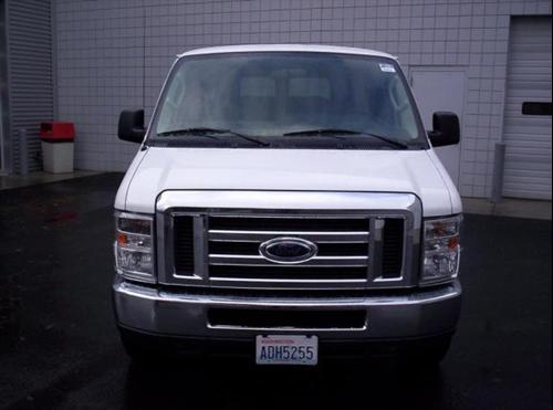 Ford Econoline Wagon 2011 photo 3