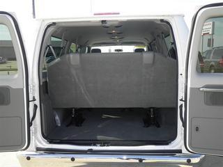 Ford Econoline Wagon 2011 photo 2