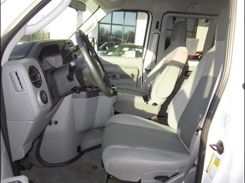 Ford Econoline Wagon 2011 photo 4