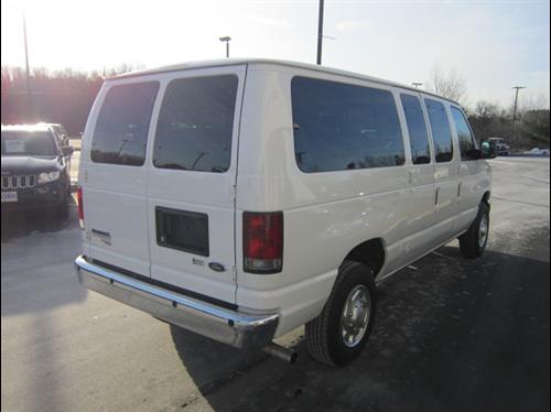Ford Econoline Wagon 2011 photo 5