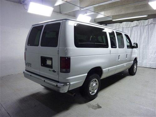 Ford Econoline Wagon 2011 photo 3