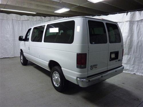 Ford Econoline Wagon 2011 photo 4