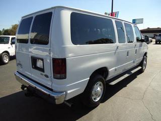 Ford Econoline Wagon 2011 photo 2