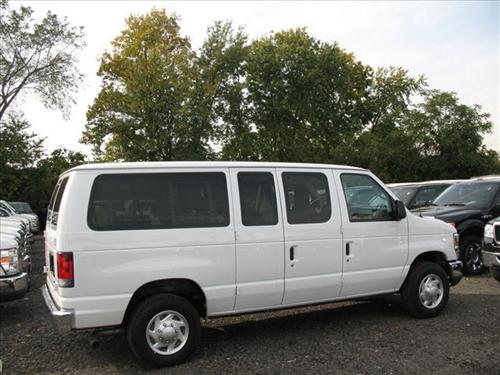 Ford Econoline Wagon 2011 photo 1