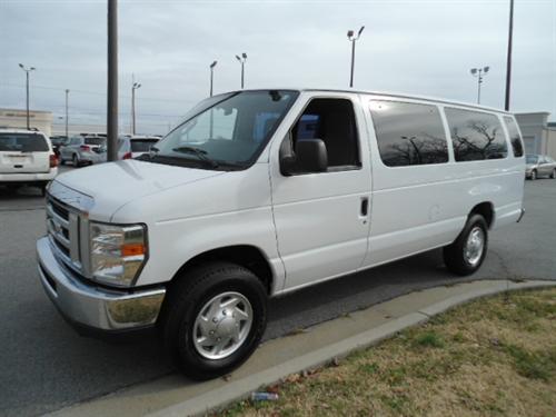Ford Econoline Wagon 2011 photo 1