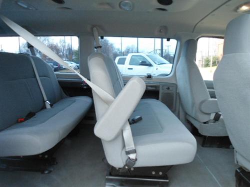 Ford Econoline Wagon 2011 photo 4