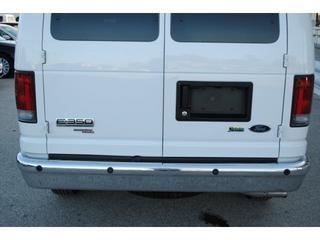 Ford Econoline Wagon 2011 photo 2