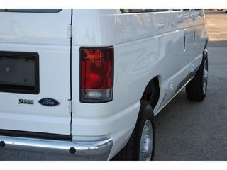Ford Econoline Wagon 2011 photo 3