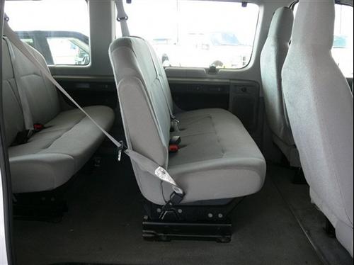 Ford Econoline Wagon 2011 photo 2