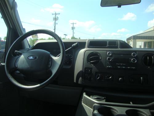 Ford Econoline Wagon 2011 photo 1