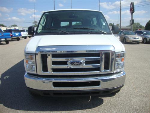 Ford Econoline Wagon 2011 photo 4