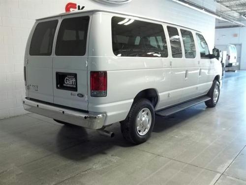 Ford Econoline Wagon 2011 photo 4