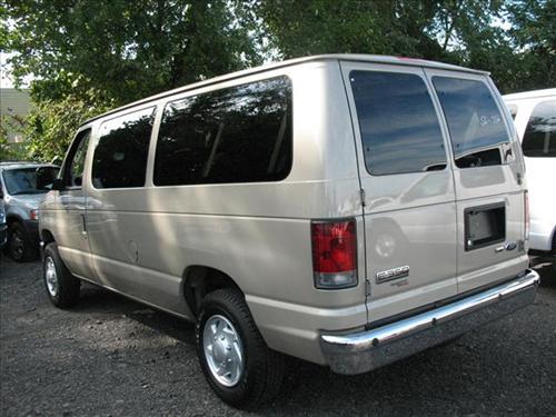 Ford Econoline Wagon 2011 photo 3