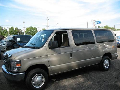 Ford Econoline Wagon 2011 photo 4