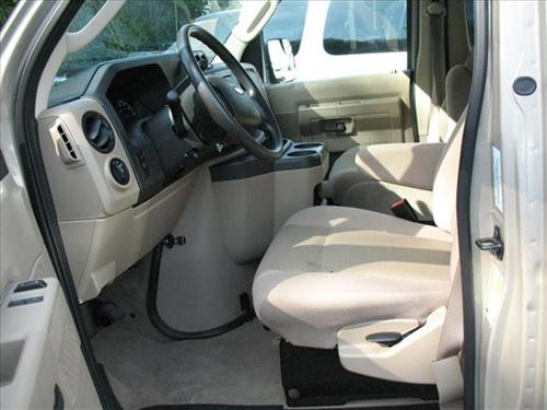 Ford Econoline Wagon 2011 photo 5