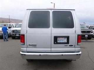 Ford Econoline Wagon 2011 photo 5
