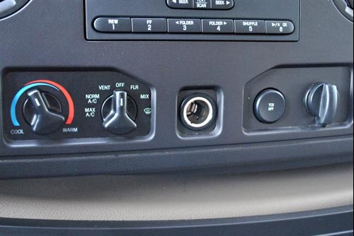 Ford Econoline Wagon 2011 photo 3