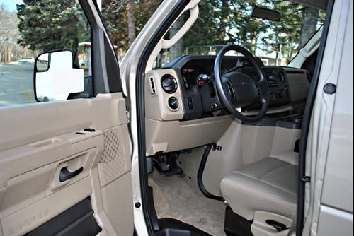 Ford Econoline Wagon 2011 photo 5