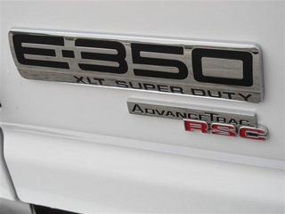 Ford Econoline Wagon 2011 photo 2