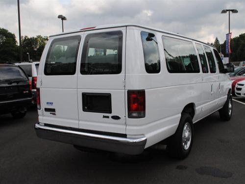 Ford Econoline Wagon 2011 photo 3