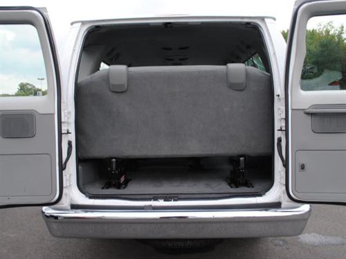 Ford Econoline Wagon 2011 photo 4