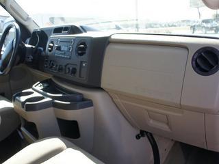 Ford Econoline Wagon 2011 photo 2