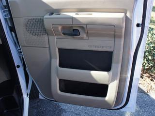 Ford Econoline Wagon 2011 photo 3