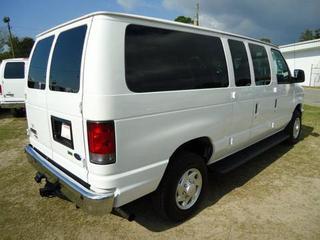 Ford Econoline Wagon 2011 photo 2