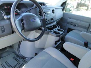 Ford Econoline Wagon 2011 photo 3