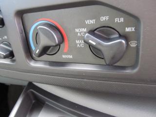 Ford Econoline Wagon 2011 photo 2