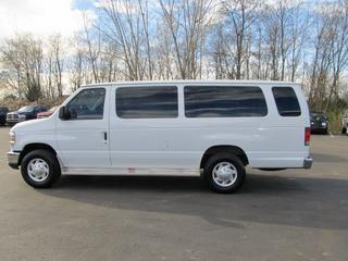 Ford Econoline Wagon 2011 photo 4