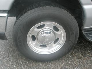 Ford Econoline Wagon 2011 photo 2