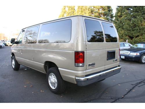 Ford Econoline Wagon 2011 photo 3