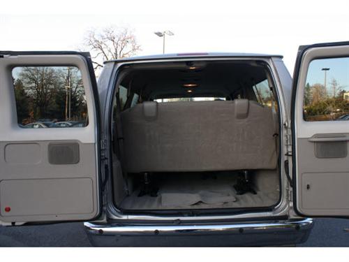 Ford Econoline Wagon 2011 photo 4