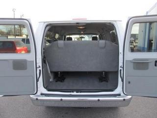 Ford Econoline Wagon 2011 photo 2