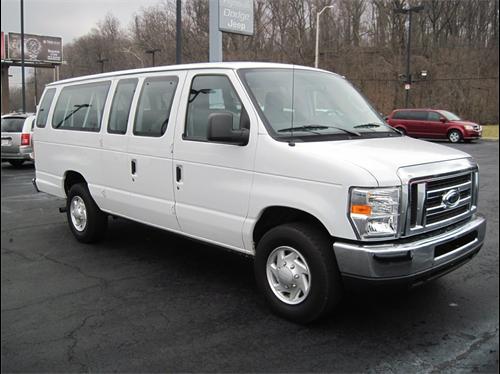 Ford Econoline Wagon 2011 photo 1