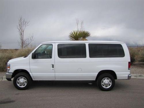 Ford Econoline Wagon 2011 photo 2