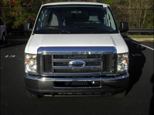 Ford Econoline Wagon 2011 photo 1
