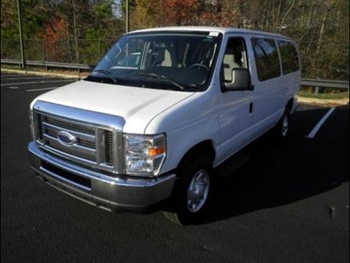 Ford Econoline Wagon 2011 photo 2