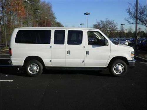Ford Econoline Wagon 2011 photo 3