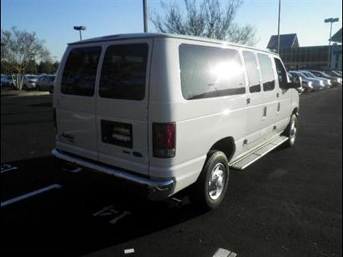 Ford Econoline Wagon 2011 photo 4