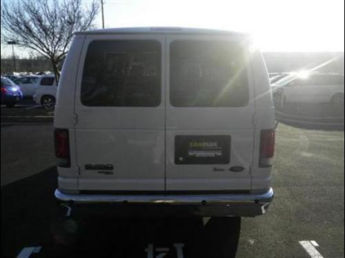 Ford Econoline Wagon 2011 photo 5