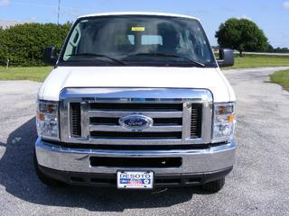 Ford Econoline Wagon 2011 photo 4