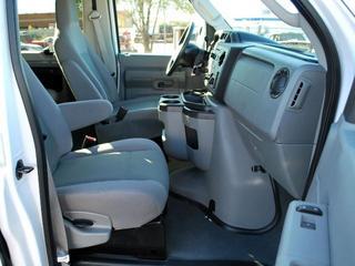 Ford Econoline Wagon 2011 photo 2