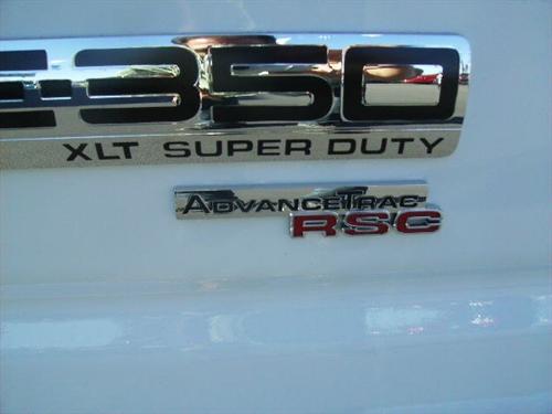 Ford Econoline Wagon 2011 photo 3