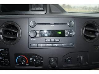 Ford Econoline Wagon 2011 photo 2